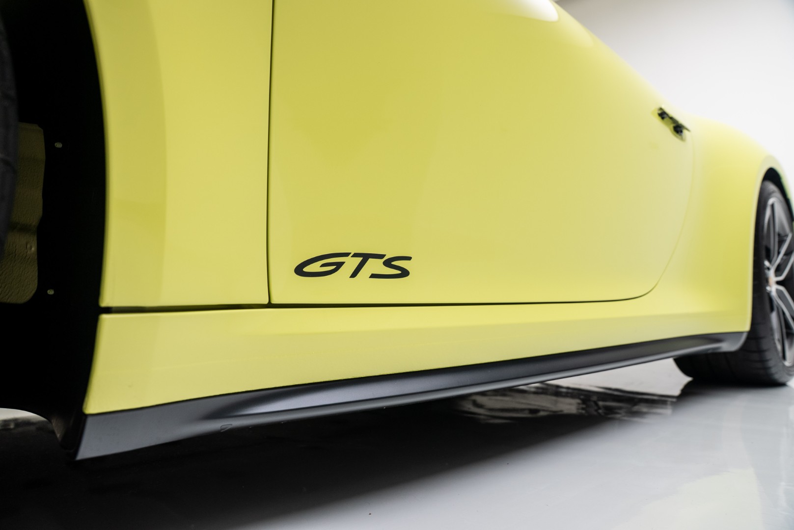 2025 PORSCHE 911 CARRERA GTS CABRIO | MAIN DEALER WARRANTY | CARBON EXTERIOR
